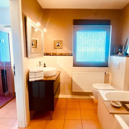 Charme & Comfort Citylodge Wohlfuehloase Mit Garten, Terrasse &