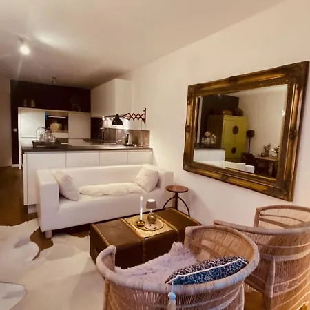 Charme & Comfort Citylodge Wohlfuehloase Mit Garten, Terrasse & Villa Lubeck