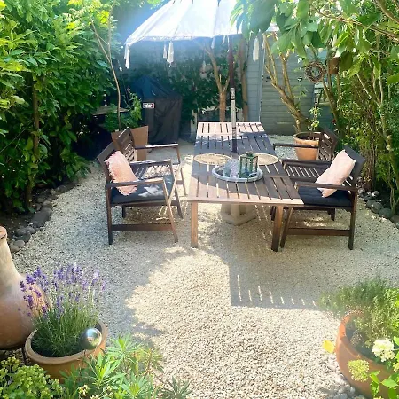 Villa Charme & Comfort Citylodge Wohlfuehloase Mit Garten, Terrasse & Lubeck