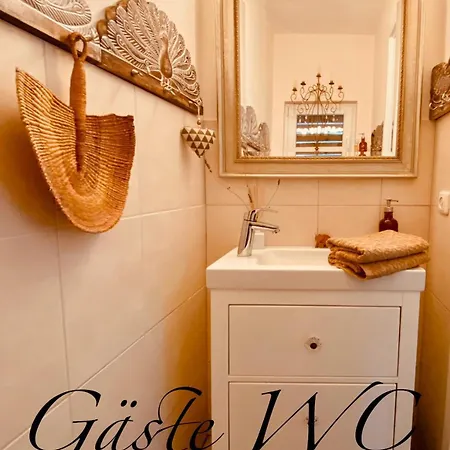 Charme & Comfort Citylodge Wohlfuehloase Mit Garten, Terrasse & Villa Lubeck