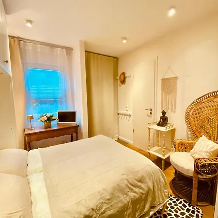 Charme & Comfort Citylodge Wohlfuehloase Mit Garten, Terrasse & Villa Lubeck